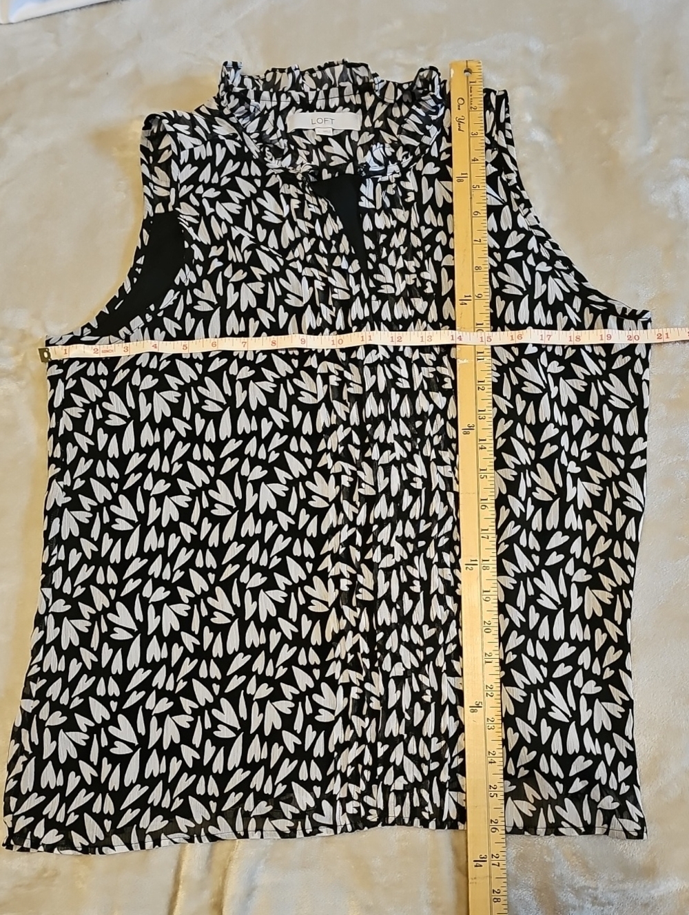 LOFT Sleeveless Black & White Abstract Heart Print Blouse
